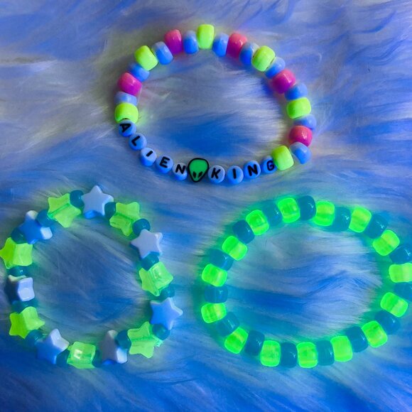 🍒 5/$25 🍒 Alien Rave Kandi with Super Glow Beads | G10 - Picture 1 of 4